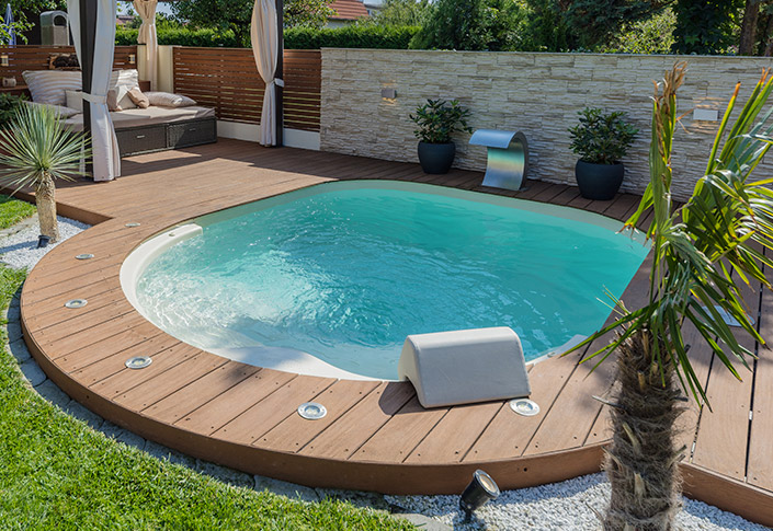 terrace layout for your pool with composite wood GGILPRO belgium charleroi, namur, liège