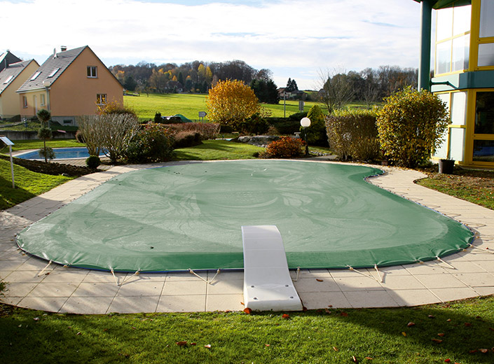 light cover qualifil for pools in Belgium