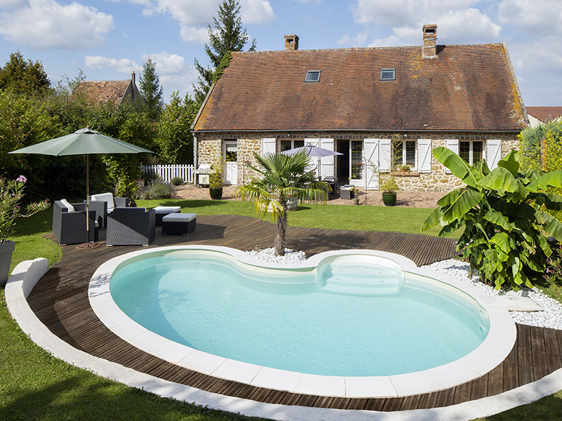 Adele avec escalier Paso piscine ggilpro belgique
