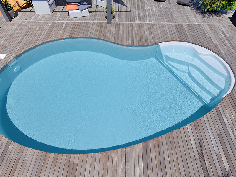 piscine en forme haricot nommée EVA waterair GGILPRO en belgique