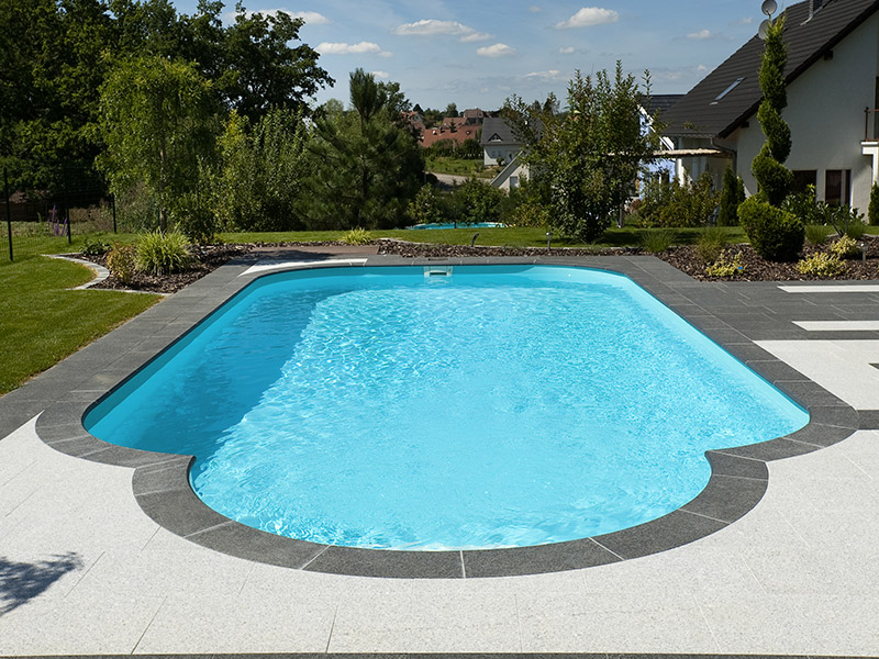 piscine Romy avec escalier Welcome forme rectangle waterair GGILPRO