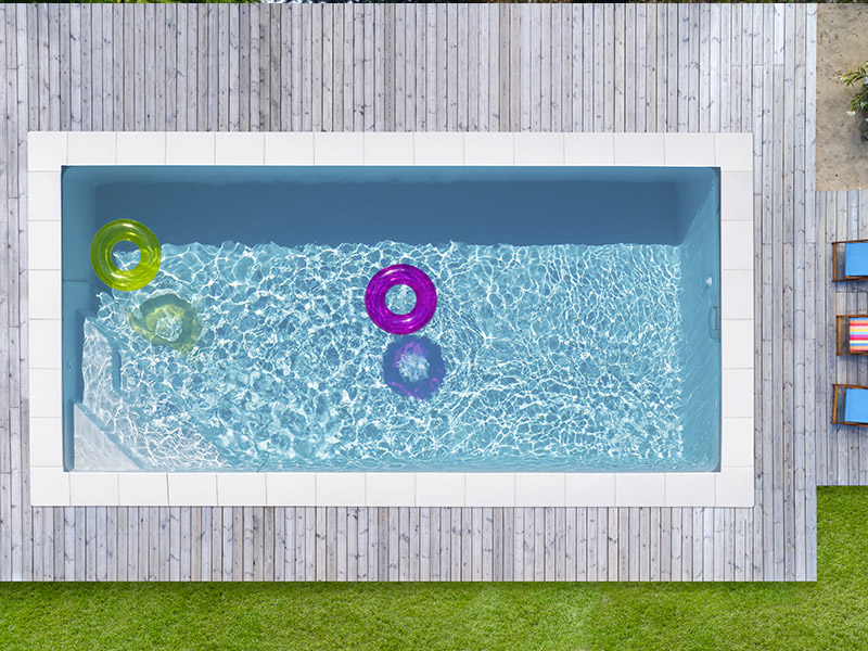 piscine forme rectangle Tina avec escalier Square waterair GGILPRO