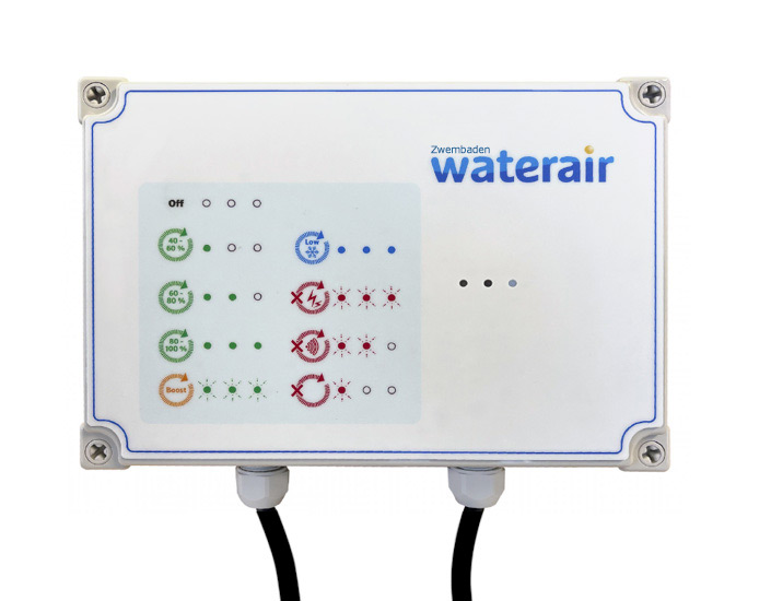 Het wordt geïnstalleerd tussen de elektriciteitskast van het zwembad en de filterpomp 
(dankzij de kabels van 2 x 2 meter die bij het apparaat worden geleverd).